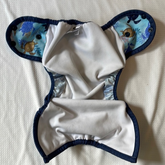 2 Thirsties swim diapers size 2 (9-36 month | 18-40 lbs) - Picture 3 of 12